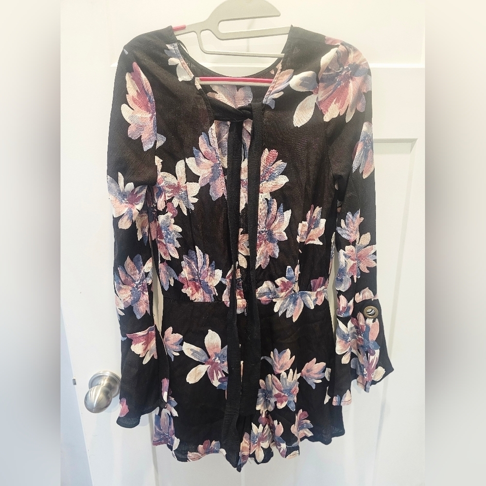 Sage Black Floral Long Sleeve Boho Romper Size Small Grommet Sleeve